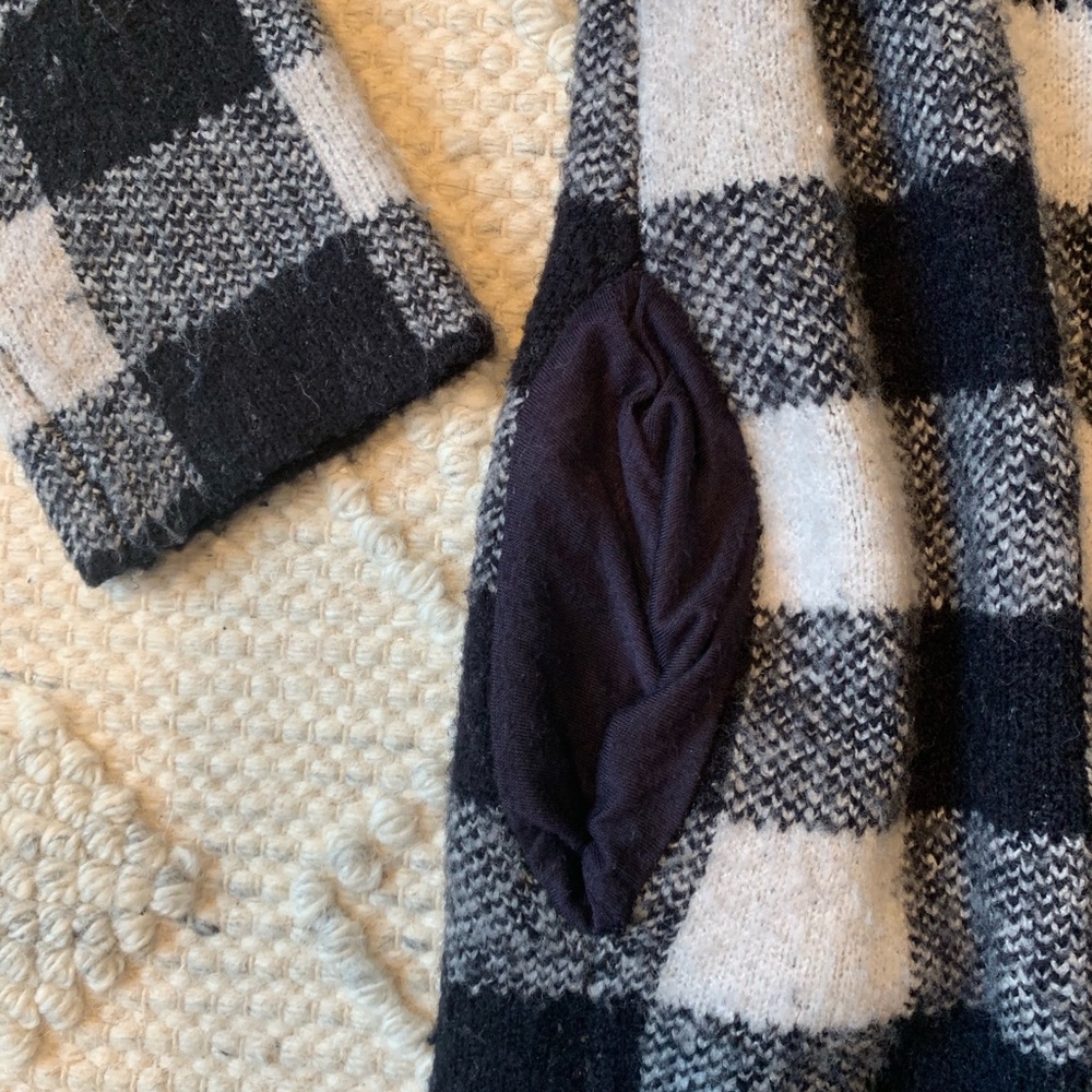 Checkered Ultra-soft Navy/Cream Sweater - Picture 6 of 8